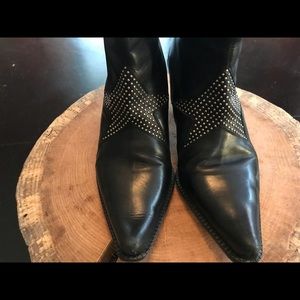 Donald Pliner Black leather booties